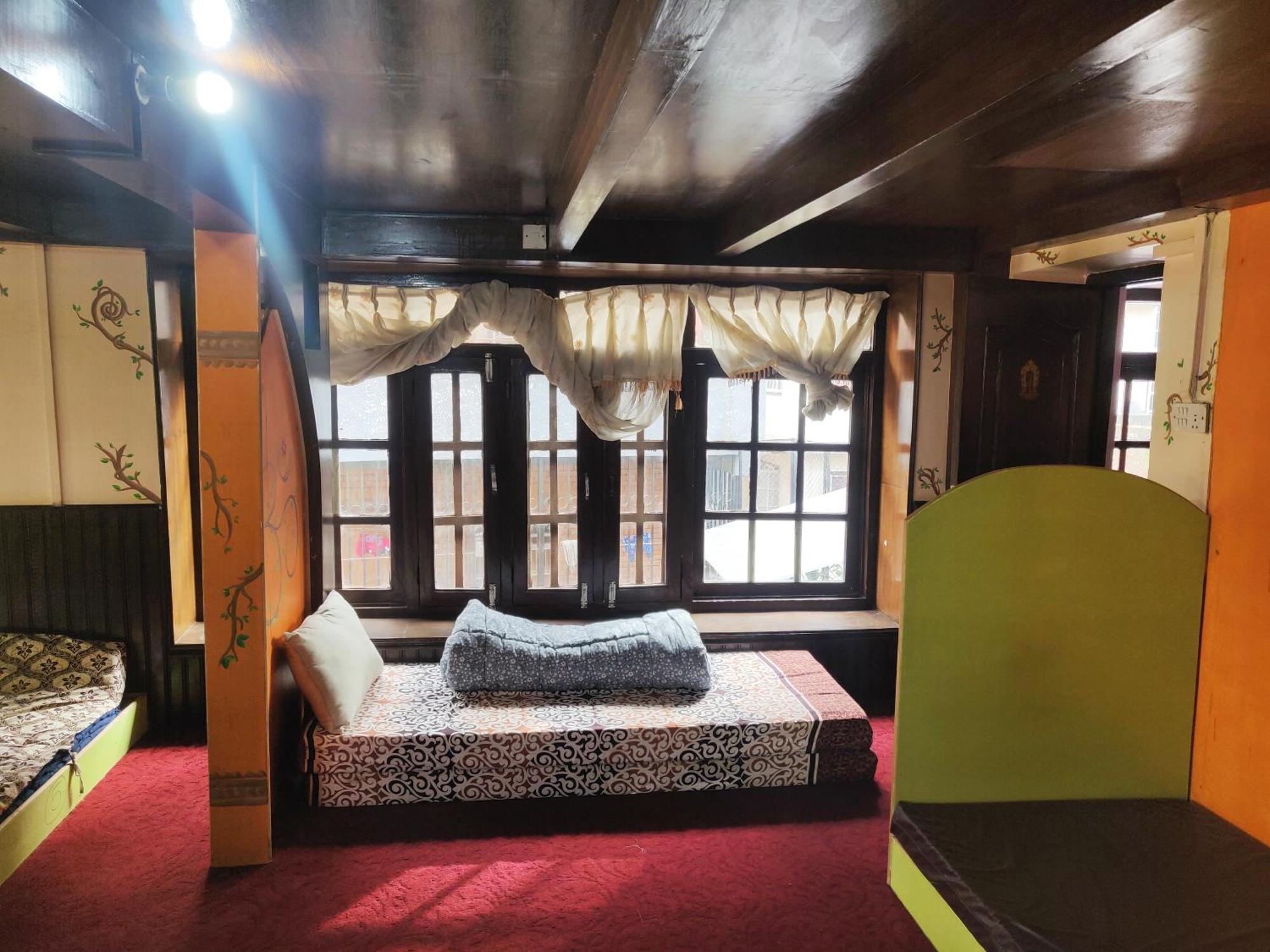 Yog Hostel Катманду Стая снимка
