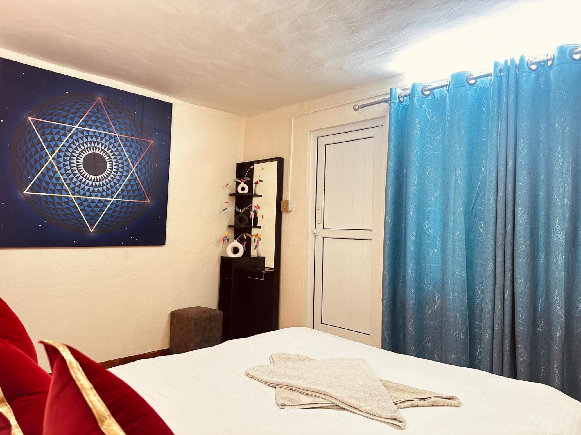Yog Hostel Катманду Екстериор снимка