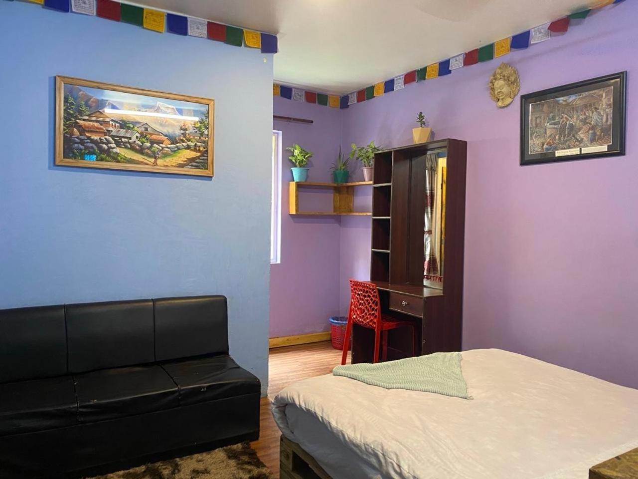 Yog Hostel Катманду Екстериор снимка
